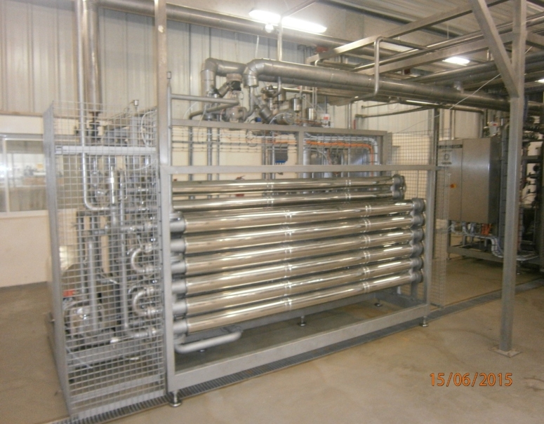 Horizontal multi-tube heat exchanger core assembly