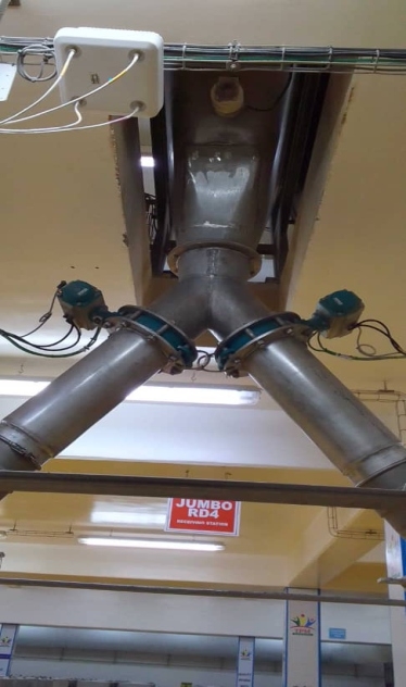Y-junction distribution manifold for process flow