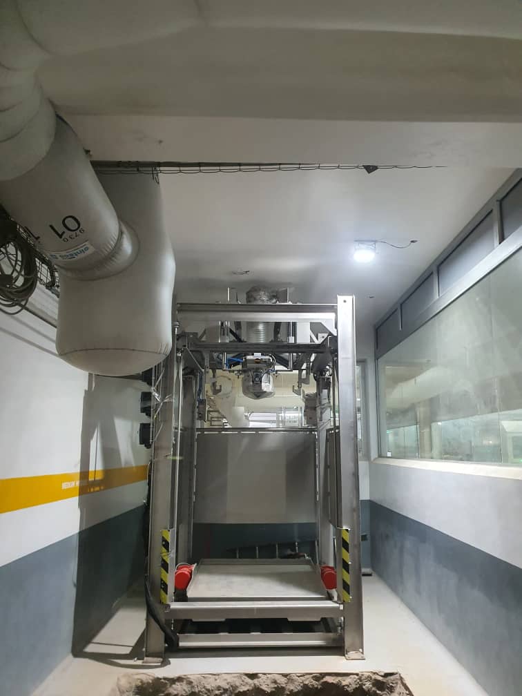 High-clearance warehouse product lifting portal line