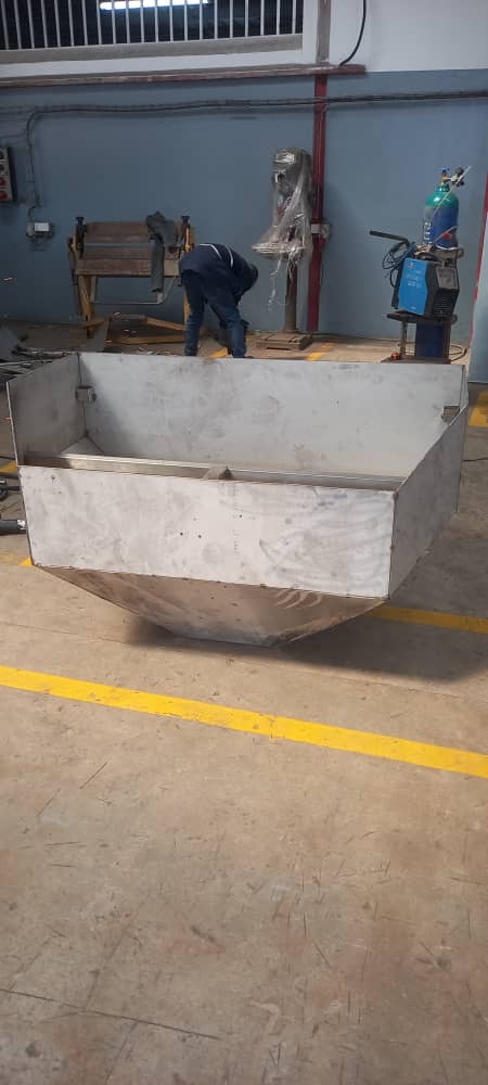 Heavy fluid storage channel structure module